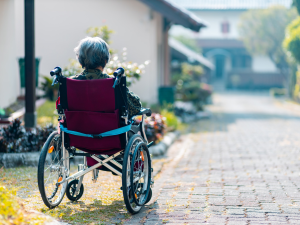 Convalescence : rentrer chez soi dans les meilleures conditions avec un matériel adapté