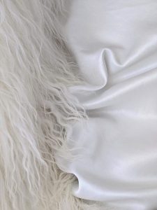 Canitie : tout savoir sur l’apparition des cheveux gris et blancs